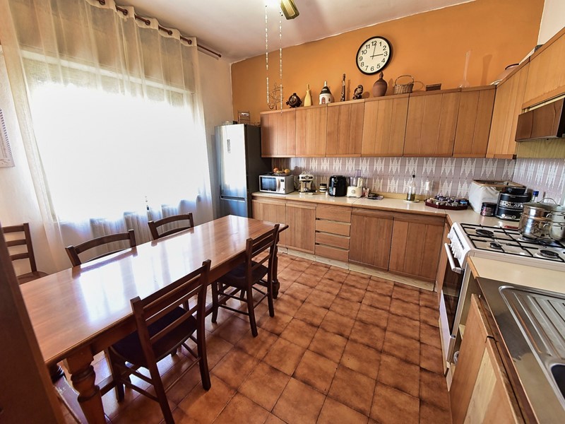 Villa bifamiliare in Vendita a Paderno Dugnano, 348'000€, 219 m²