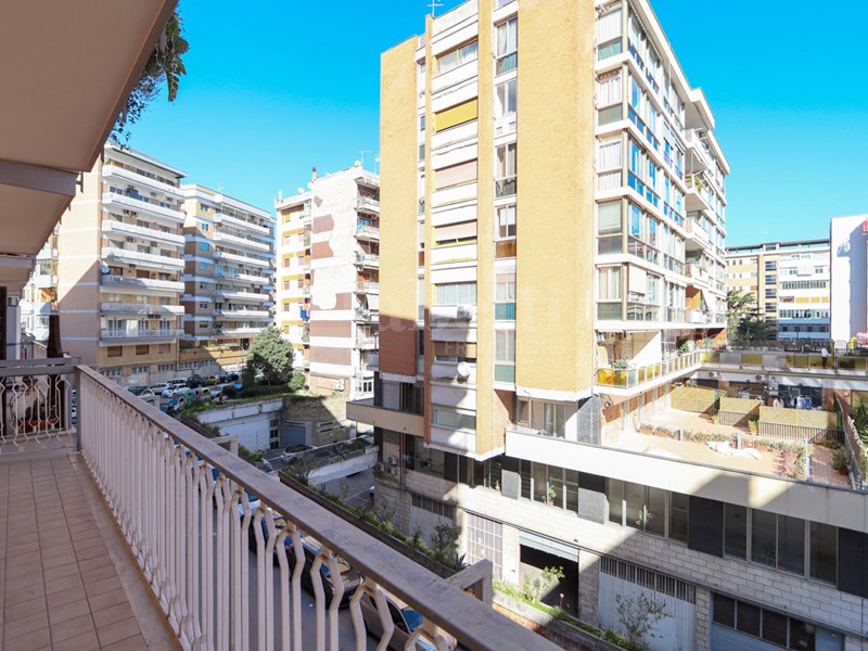 Trilocale in Vendita a Napoli, 265'000€, 85 m²