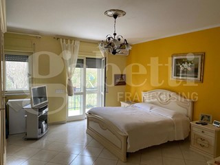 Quadrilocale in Vendita a Olevano sul Tusciano, 129'000&euro;, 115 m²