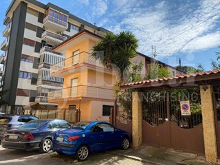 Villa in Vendita a Battipaglia, 690'000€, 440 m²