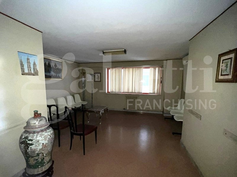 Ufficio in Vendita a Andria, 120'000€, 118 m²