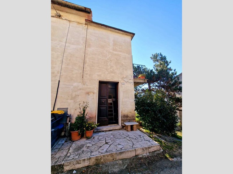 Casa Semi Indipendente in Vendita a Lugnano in Teverina, 59'000€, 86 m², con Box