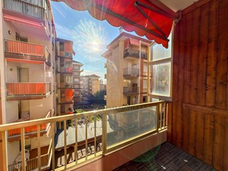 Appartamento in Vendita a Ventimiglia, zona Passeggiata Mare, 350'000€, 100 m²