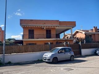 Trilocale in Vendita a Tivoli, zona Villa Adriana, 239'000€, 125 m²