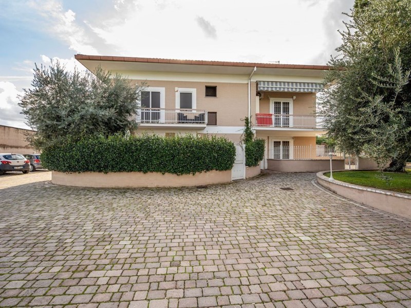 Trilocale in Vendita a Frascati, 229'000&euro;, 80 m²