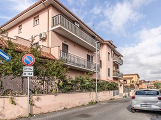 Trilocale in Vendita a Roma, zona Borghesiana, 150'000€, 107 m²