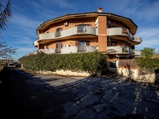 Quadrilocale in Vendita a Monte Compatri, zona Laghetto, 159'000€, 104 m²