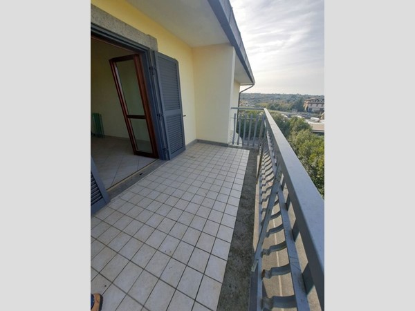 Ufficio in Vendita a Monte Compatri, zona Laghetto, 145'000€, 80 m²