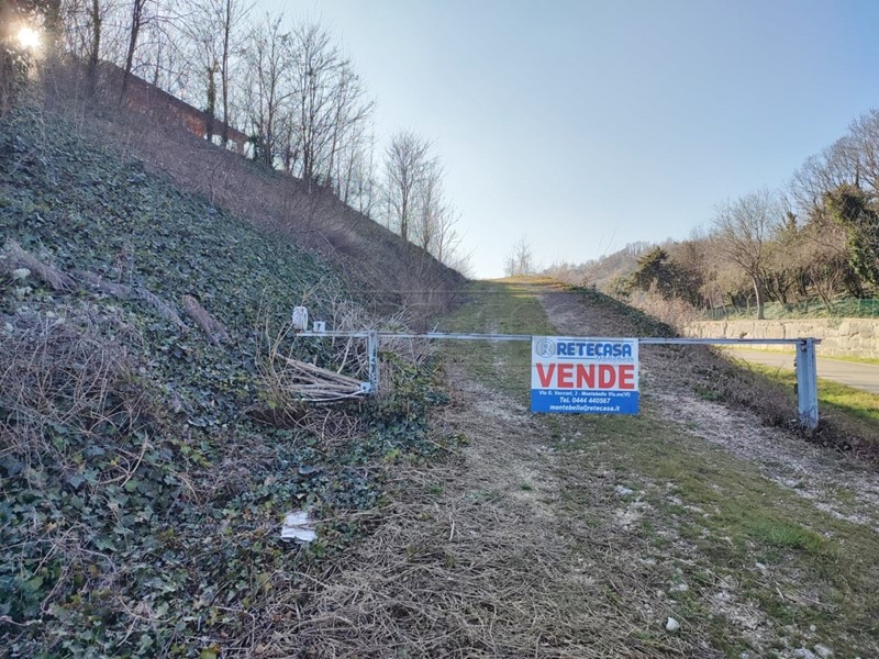 Casa Indipendente in Vendita a Chiampo, zona VIGNAGA, 130'000€, 121 m²