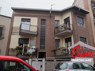 Villa in Vendita a Novara, zona Bicocca, 330'000€, 450 m², con Box