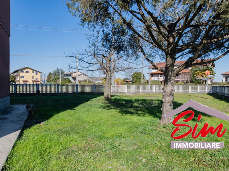 Quadrilocale in Vendita a Oleggio, zona Le Fornaci, 159'000€, 165 m², con Box