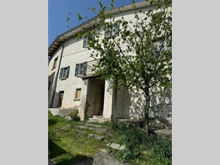 Casa Semi Indipendente in Vendita a Varano de' Melegari, 60'000&euro;, 200 m²