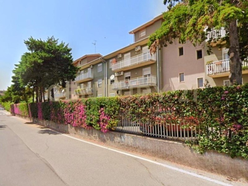 Appartamento in Vendita a Catania, 260'000€, 152 m², con Box