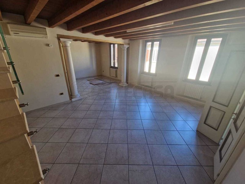 Trilocale in Vendita a Pontevico, 184'900€, 160 m²