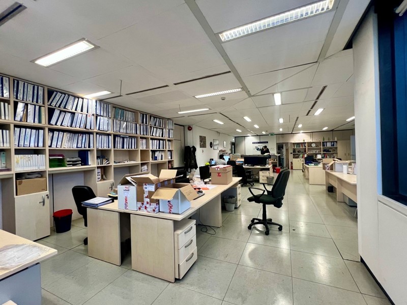 Ufficio in Affitto a Genova, zona Sampierdarena, 2'800€, 230 m²