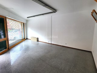 Capannone in Affitto a Senigallia, 610€, 40 m²