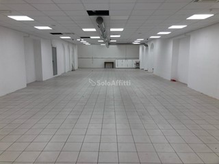 Capannone in Affitto a Siena, zona Centro storico, 3'400€, 400 m²