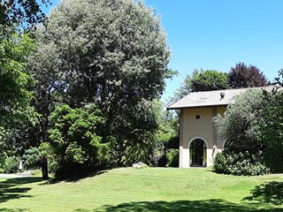 Villa in Vendita a Besozzo, zona via volta, 1'390'000€, 450 m², arredato