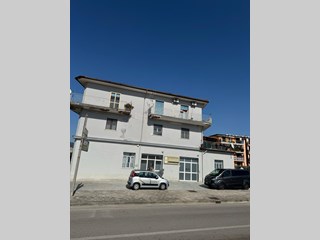 Trilocale in Vendita a Montecorvino Pugliano, zona Pagliarone, 110'000€, 120 m²