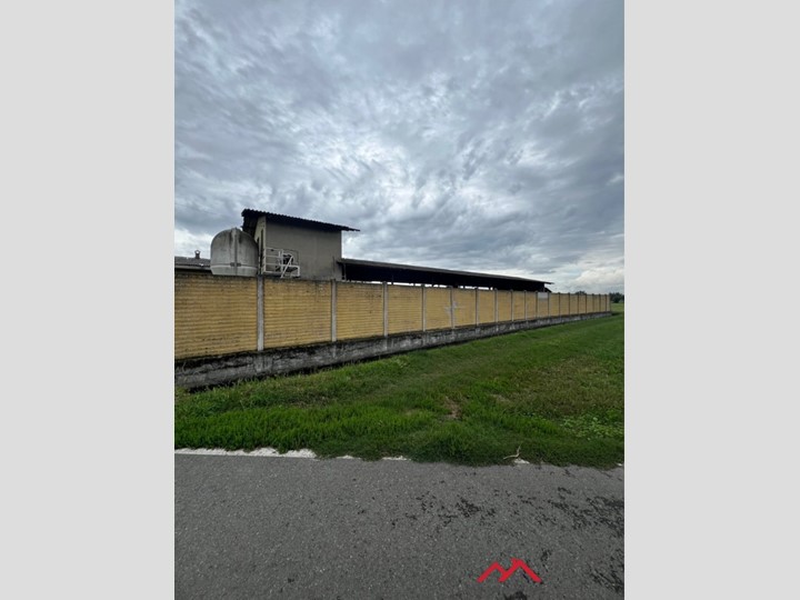 Casale in Vendita a Pandino, 220'000&euro;, 13000 m²