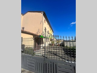 Casa Semi Indipendente in Vendita a Capannori, 230'000€, 240 m²