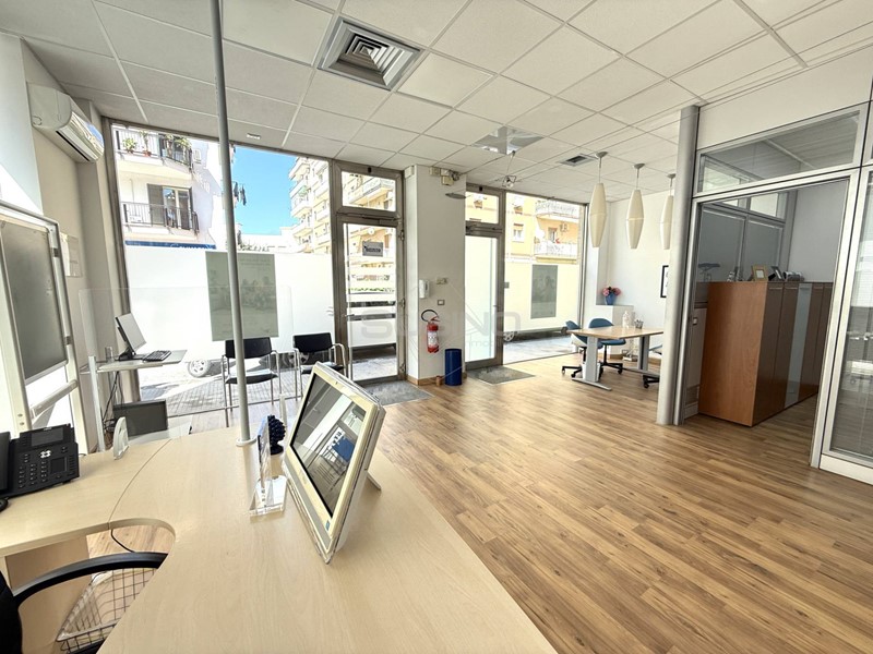 Immobile commerciale in Vendita a Siracusa, zona Tica-tisia, 148'000€, 90 m²