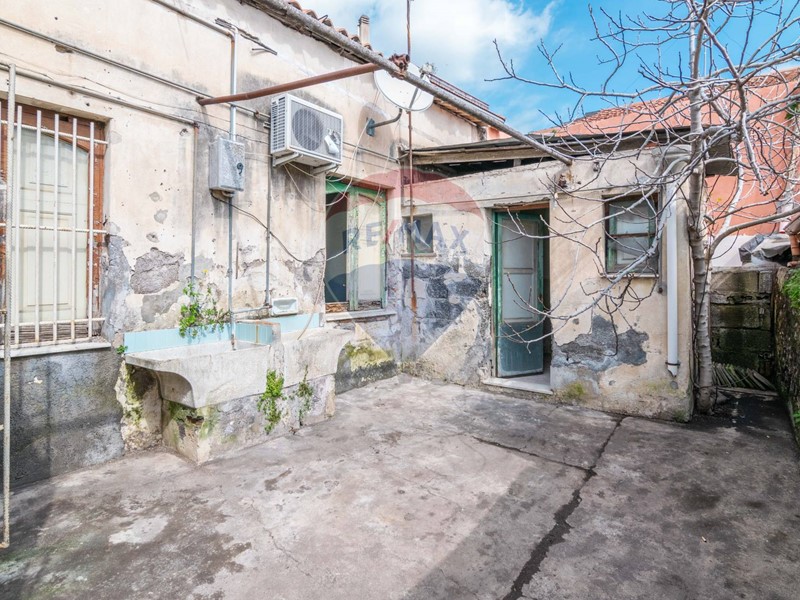 Bilocale in Vendita a Catania, zona Cibali, 35'000€, 40 m²