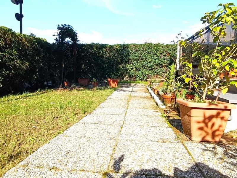 Trilocale in Vendita a Massa, zona Marina di Massa, 265'000€, 70 m², con Box