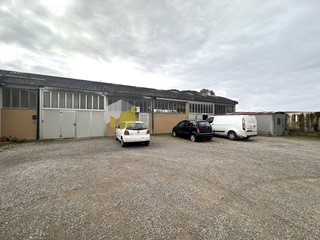Capannone in Vendita a Ponsacco, 170'000€, 290 m²