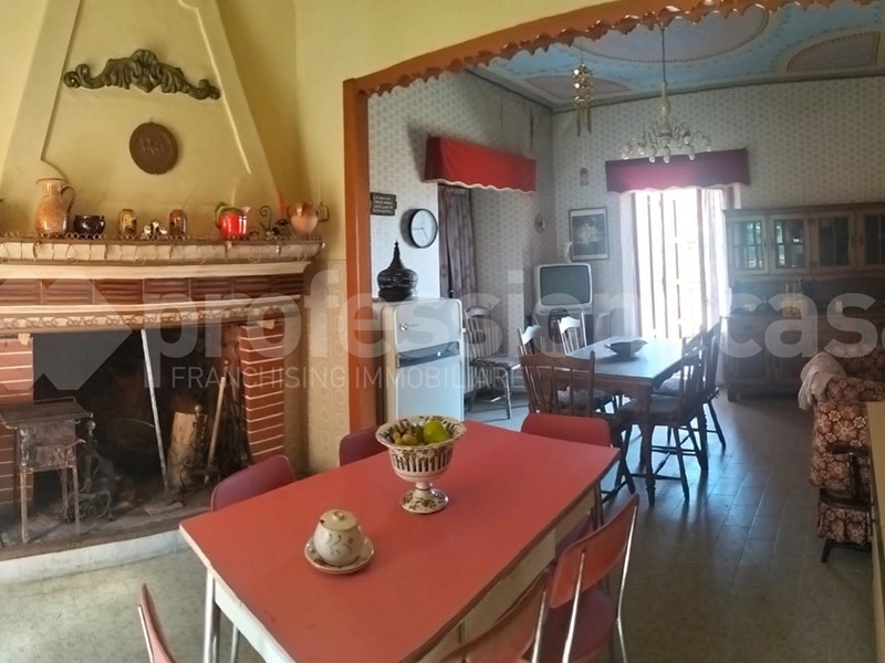Casa Indipendente in Vendita a Cansano, 98'000&euro;, 316 m², arredato