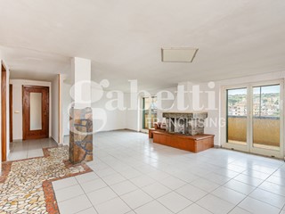 Trilocale in Vendita a Marano di Napoli, 145'000€, 85 m²