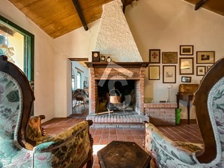 Casa Indipendente in Vendita a Jesi, zona ZONA 7, 149'000€, 214 m², con Box