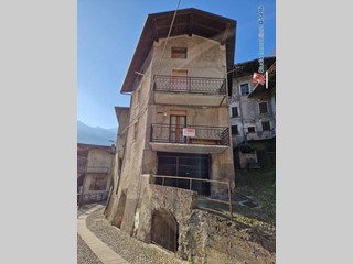 Casa Semi Indipendente in Vendita a Losine, 50'000€, 140 m²