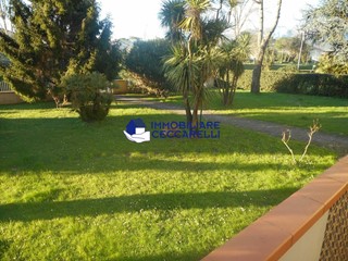 Appartamento in Vendita a Massa, zona Marina di Massa, 320'000€, 140 m², con Box