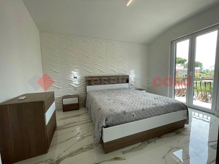 Villa bifamiliare in Vendita a Terracina, 269'000€, 90 m², arredato