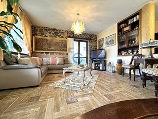 Casa Indipendente in Vendita a Montepaone, zona Montepaone Lido, 650'000€, 400 m²