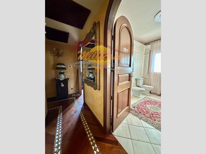 Villa in Vendita a Siracusa, zona Belvedere, 450'000&euro;, 160 m²