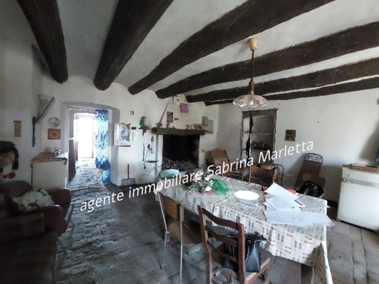 Cascina in Vendita a Piossasco, 42'000€, 250 m²