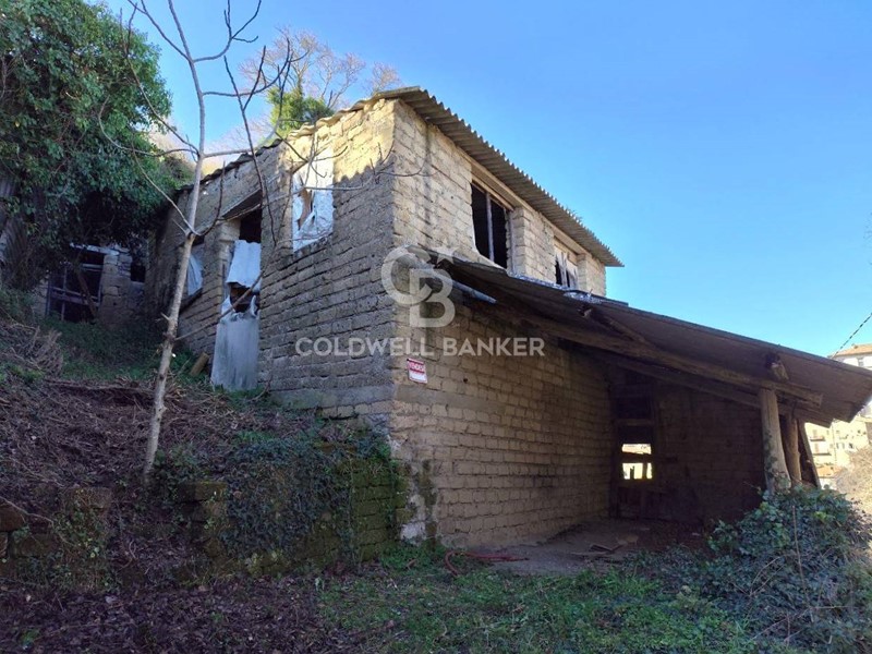 Rustico in Vendita a Gradoli, 6'000€, 96 m²
