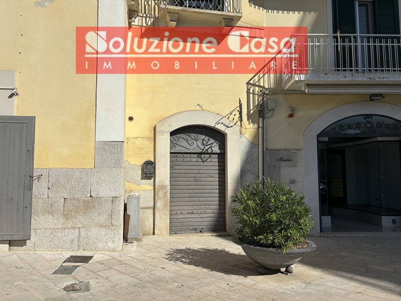 Immobile commerciale in Affitto a Canosa di Puglia, 350€, 20 m²