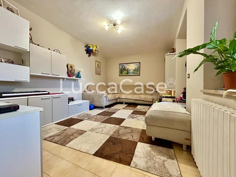 Casa Indipendente in Vendita a Lucca, zona Montuolo, 190'000€, 150 m², arredato