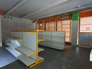 Immobile commerciale in Vendita a Porcari, 145'000€, 170 m²