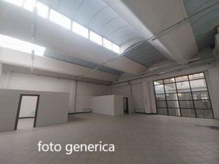 Immobile commerciale in Vendita a Pontedera, 190'000€, 275 m²