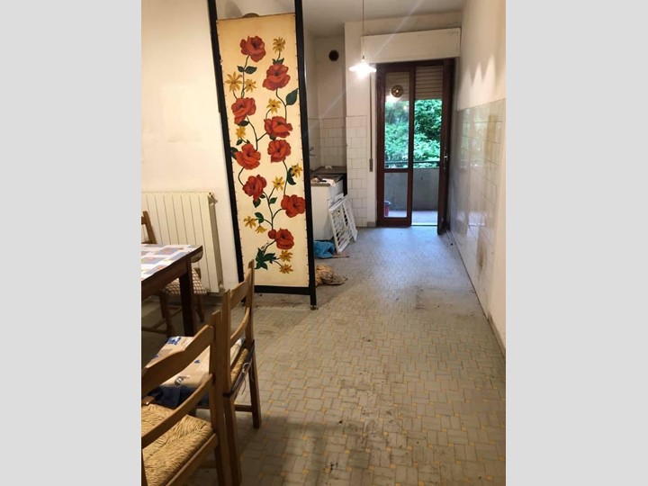 Appartamento in Vendita a Carrara, 170'000€, 150 m²