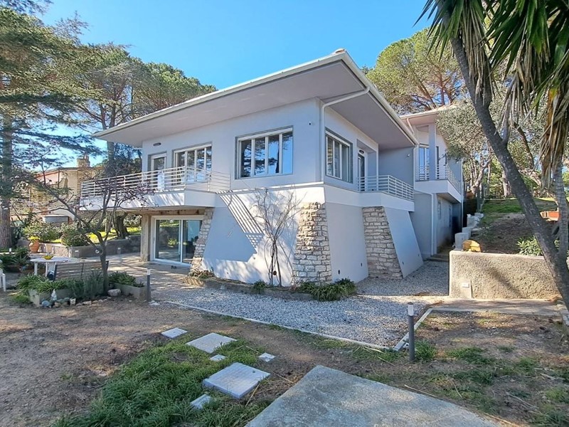 Villa in Vendita a Rosignano Marittimo, zona Castiglioncello, 1'100'000€, 250 m², arredato
