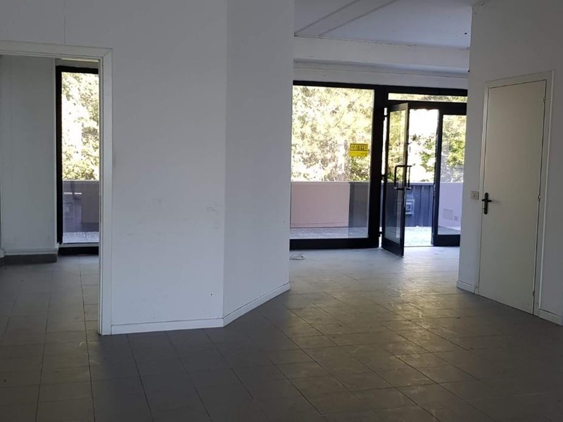Ufficio in Vendita a Porcari, 150'000€, 120 m²