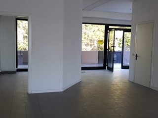 Ufficio in Vendita a Porcari, 150'000€, 120 m²