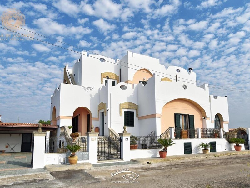Villa in Vendita a Alessano, 1'000'000€, 410 m²