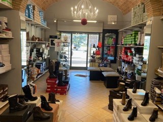 Attività commerciale in Vendita a Rosignano Marittimo, zona Vada, 85'000€, 100 m²