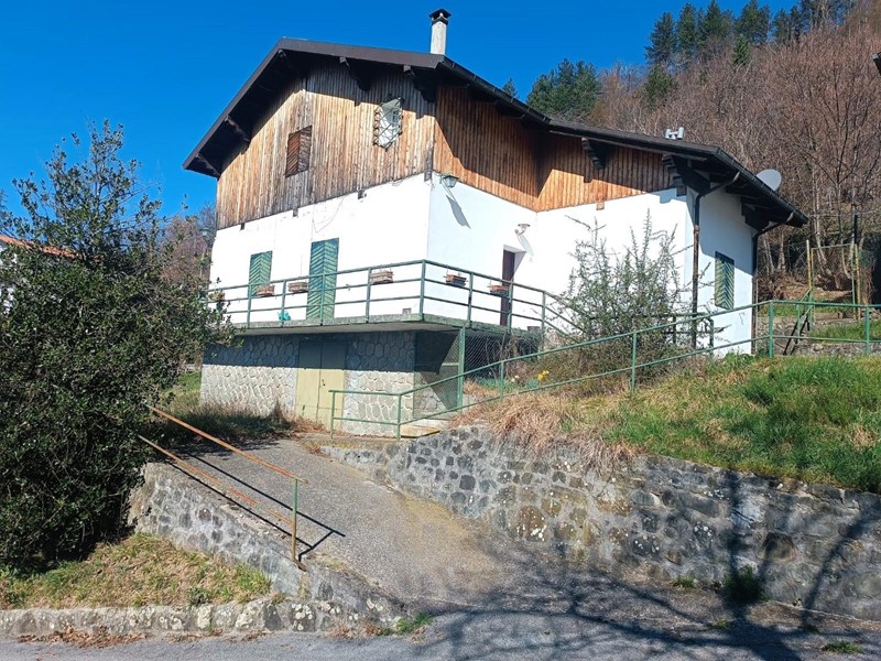 Casa Indipendente in Vendita a Sillano Giuncugnano, zona Sillano, 90'000€, 130 m², arredato
